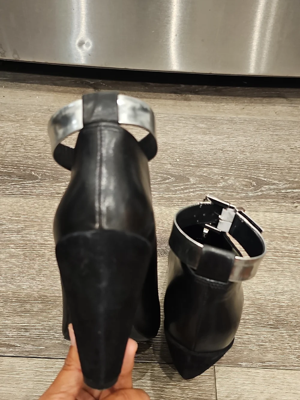 Kenneth Cole New York Silver Peep Toe Broome Wedges Black Leather Heels SZ 7.5